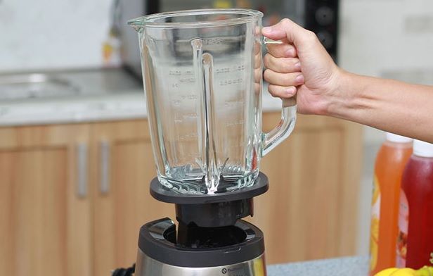 Cara Membersihkan Gelas Blender yang Beraroma Tak Sedap, Gunakan Bahan Dapur Ini