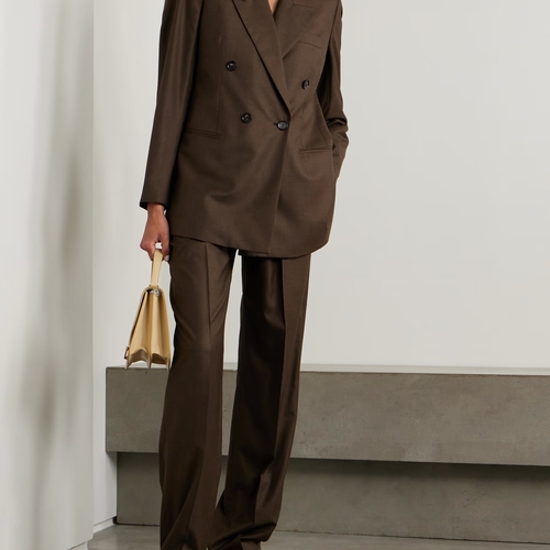 Tren Oversized Blazer untuk Wanita untuk Tampilan Penuh Kepercayaan Diri & Kenyamanan