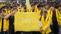 Demo Mahasiswa di Patung Kuda, Spanduk Tolak Asas Dominus Litis Bertebaran