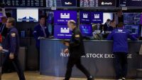 Wall Street Rebound: Indeks S&P 500 dan Nasdaq Ditutup Menguat, Dow Tetap Koreksi