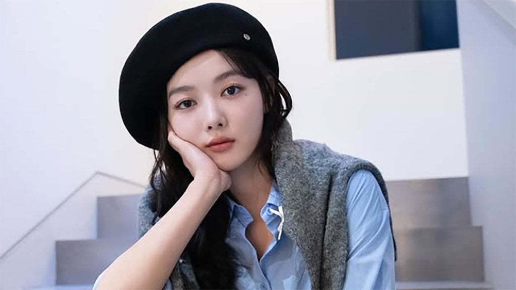 Profil Kim Yoo Jung: Mengapa Kasus Kim Soo Hyun Berdampak Padanya?
