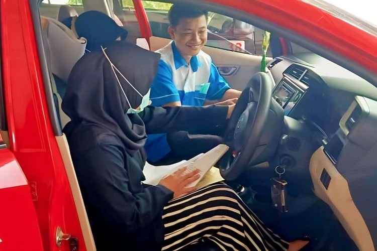 Mana Lebih Efektif, Kursus Nyetir Mobil atau Belajar Otodidak?