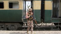 25 Jenazah Korban Penyanderaan Kereta di Pakistan Dievakuasi