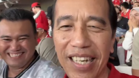 Jokowi Saksikan Secara Langsung Pertandingan Indonesia vs Bahrain, Tidak Memakai Kursi VVIP Jokowi Saksikan Secara Langsung Pertandingan Indonesia vs Bahrain, Tidak Memakai Kursi VVIP