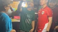 Gibran Menyaksikan Pertandingan Timnas, Berfoto dengan Penggemar, dan Merasakan Kuliner Jalan-jalan di Sabang Gibran Menyaksikan Pertandingan Timnas, Berfoto dengan Penggemar, dan Merasakan Kuliner Jalan-jalan di Sabang