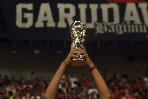 Foto: Dukungan Suporter Timnas Indonesia Lawan Serangan pada Tim Nasional Bahrain di GBK