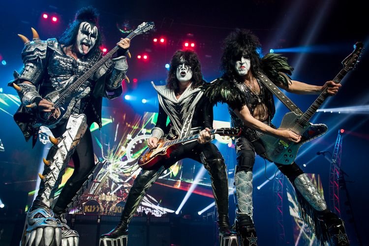 Legenda Heavy Metal Gene Simmons Jadi Penyiar Cuaca yang Menggegerkan