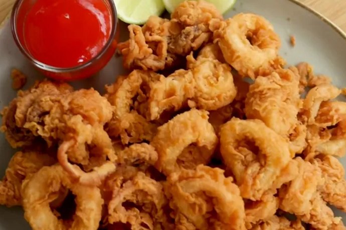 Menu Istimewa Berbuka dengan Cumi Goreng Tepung, Pasti Ketagihan!