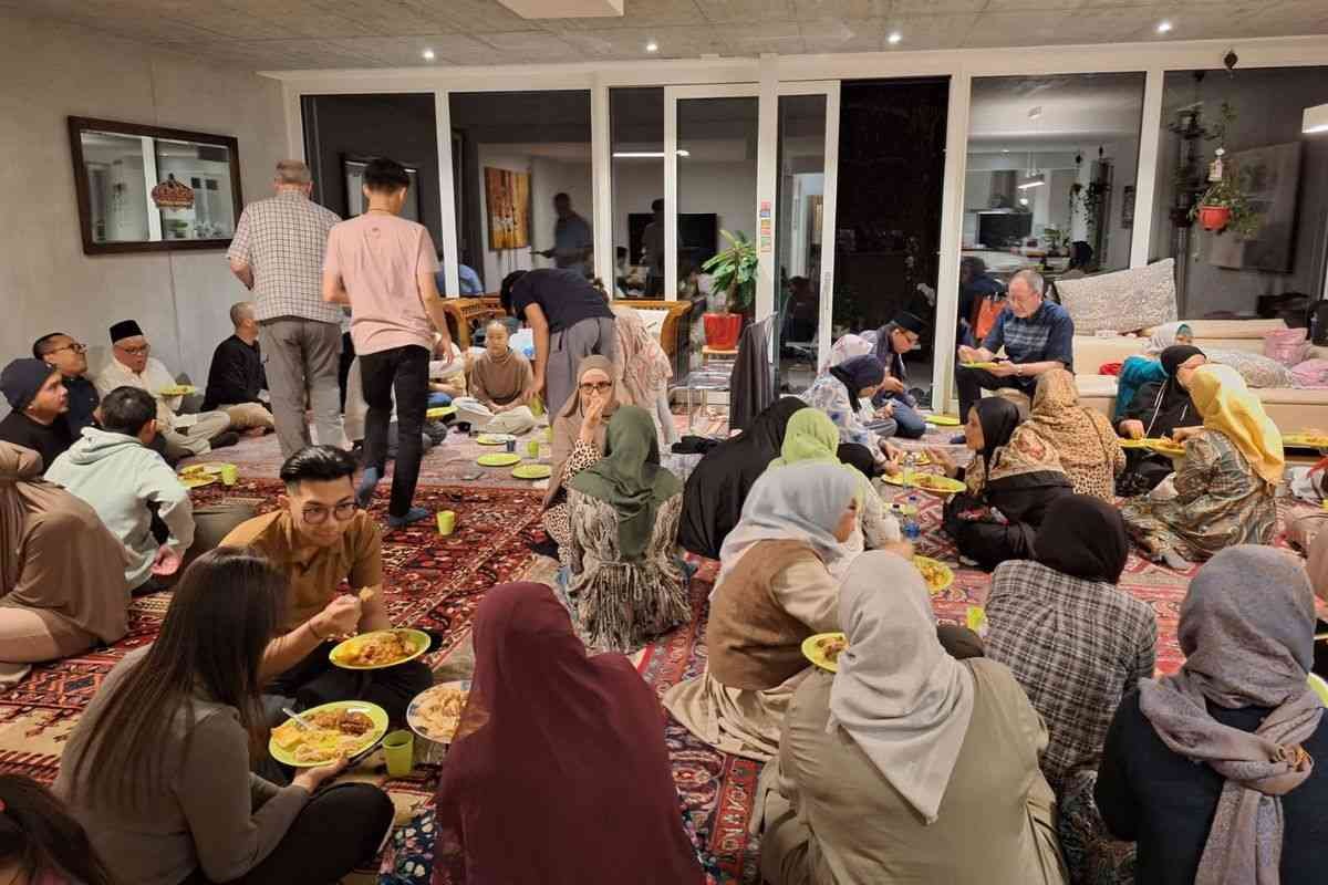 Bukber: Kenikmatan Bersama, Bukan Pamer atau Kekerasan