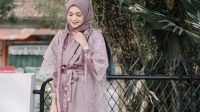 10 Model Brokat Luar untuk Tampilan Gamis yang Mewah dan Elegan 10 Model Brokat Luar untuk Tampilan Gamis yang Mewah dan Elegan