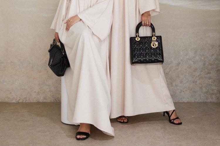 5 Jenis Sepatu Ideal untuk Dipadukan dengan Kaftan di Hari Lebaran