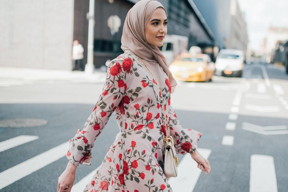 8 Desain Gamis Floral Paling Baru 2025, Siap Pakai Untuk Lebaran Anda