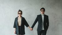 15 Inspirasi Foto Prewedding Casual Hitam yang Gaya dan Elegan 15 Inspirasi Foto Prewedding Casual Hitam yang Gaya dan Elegan