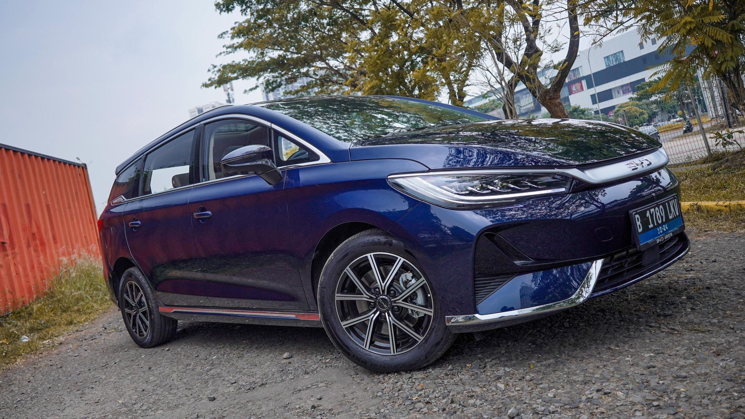 Pilihannya Bukan Innova: Lirik BYD M6, Lawan Setia Pom Bensin dengan Kapasitas 7 Orang