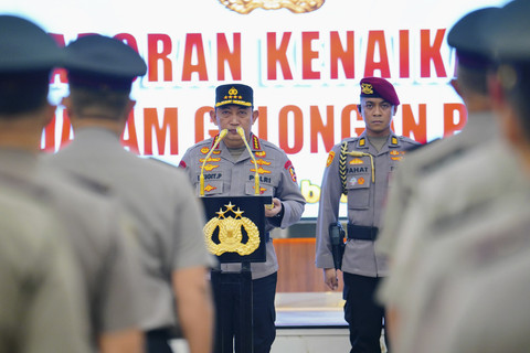 Kapolri Resmikan Tiga Pimpinan Baru di Korps Staf Polri
