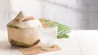 Fungsi Minum Air Kelapa Sehari-hari: Temukan 10 Khasiat Luar Biasanya!