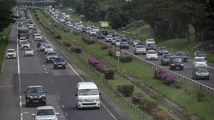 Volume Kendaraan di Tol Cipali Menuju Jakarta Semakin Padat