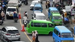 Debat Kebijakan KDM Tentang Angkot Bogor: Penjemuran Pengendara Lokal, Apa Untungnya?