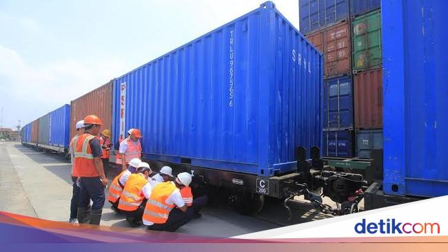 Selamat Tinggal Truk, Ini Cara PT KAI Daop 5 Angkut Semen dengan Kereta Api