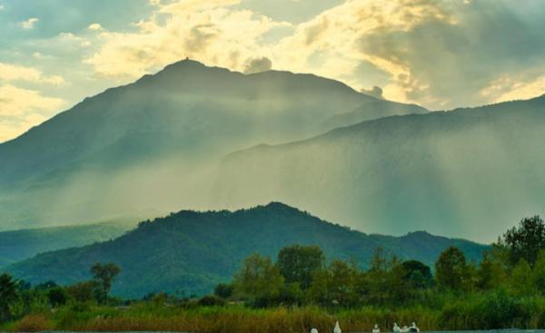 Prakiraan Cuaca Banten 28 Juli 2025: Cerah dan Hujan Ringan
