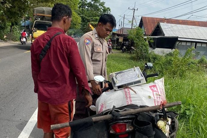 Banteng Vs Supra: Kecelakaan Ringan di Jalan Raya