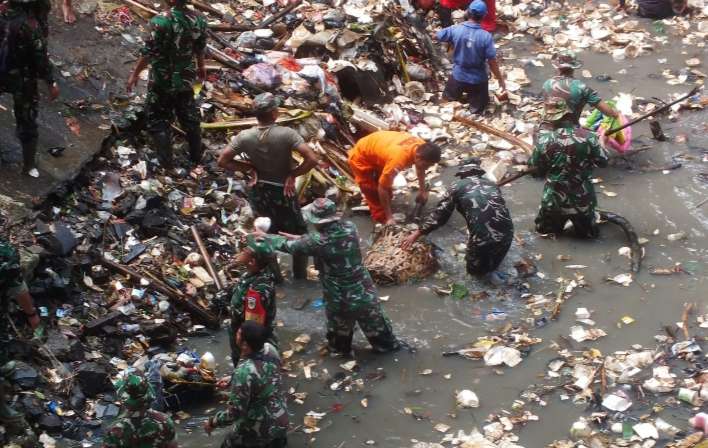Mulai Senin Depan, Pemkot Serang dan Banten Bersihkan Puluhan Titik Sampah Cibanten
