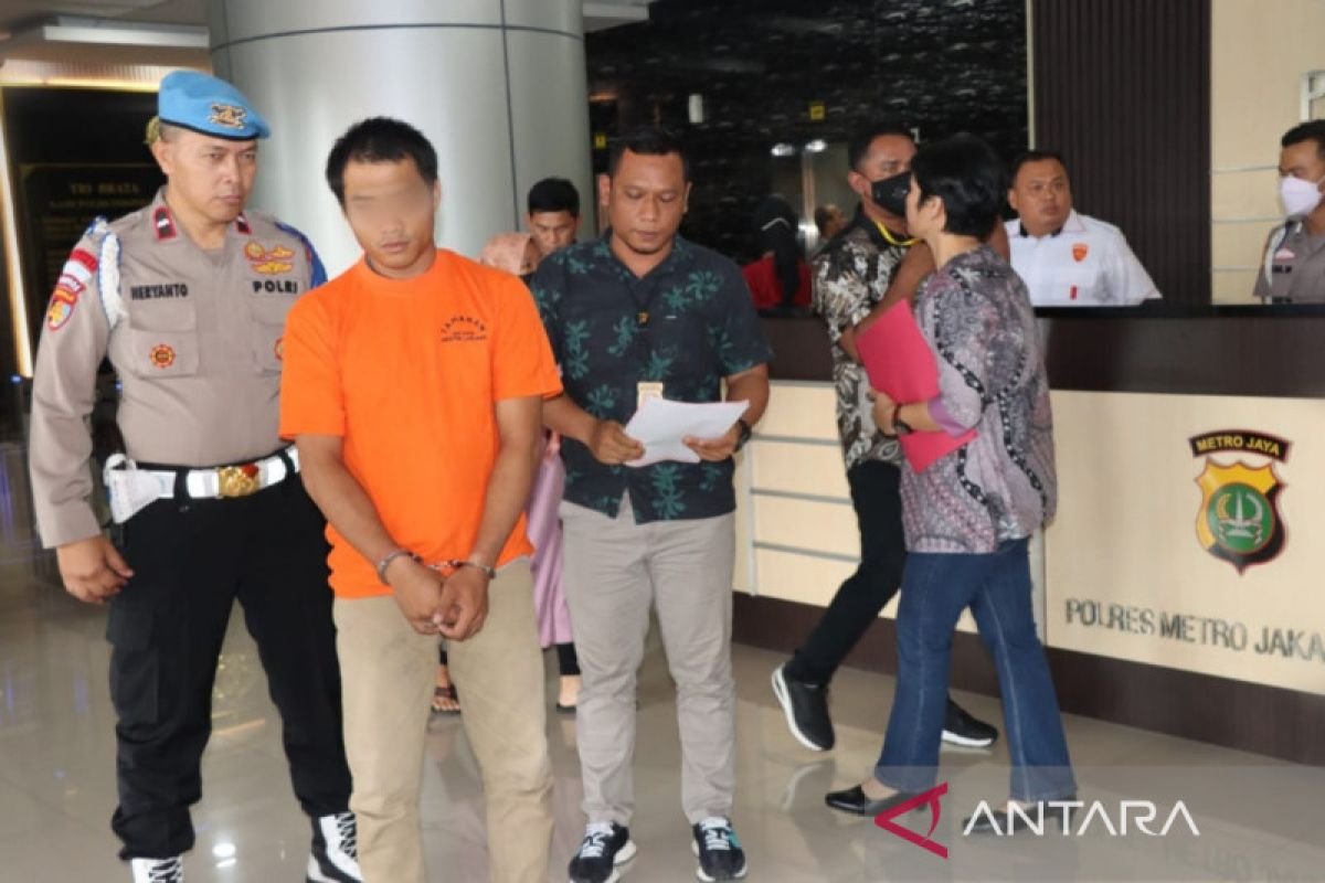 Polisi Tangkap 3 Pria di Tangerang yang Paksa Ibu dan Bayi Turun Saat Hujan Lebat