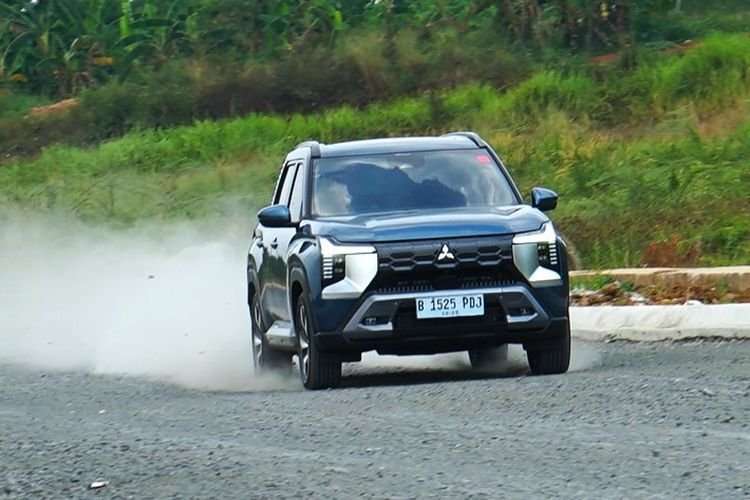 Mitsubishi Destinator, SUV Keluarga Bermesin Turbo