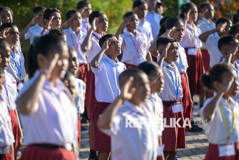 Mensos Minta Prabowo Latih Kepsek dan Guru Sekolah Rakyat