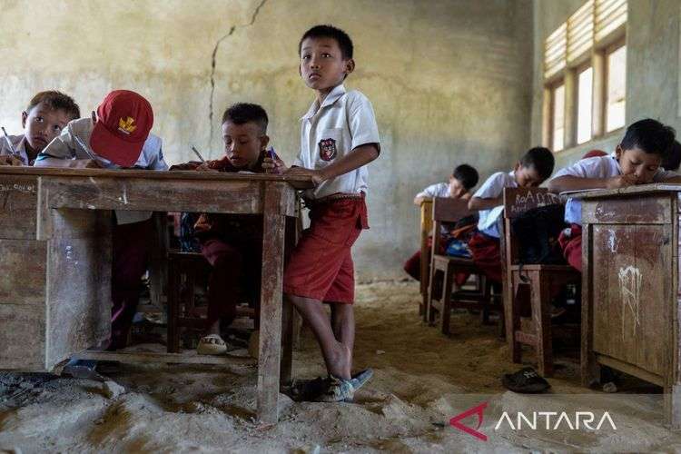 Sekolah Dasar Negeri 1 Curug Pandeglang Masih Berbasis Tanah, Proyek Mangkrak Sejak 2017