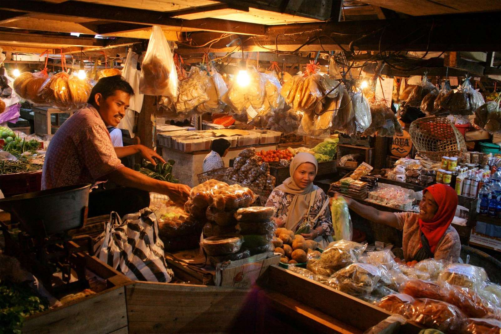 Pedagang Tangerang: Penjualan Bambu untuk Panjat Pinang Menurun Drastis Jelang HUT RI ke-80