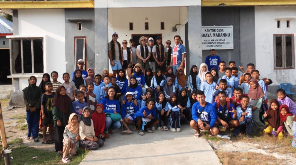 SMPN Satap Pulau Seraya Dapat Bantuan dari Rascal Voyage dan Indonesian Waste Platform
