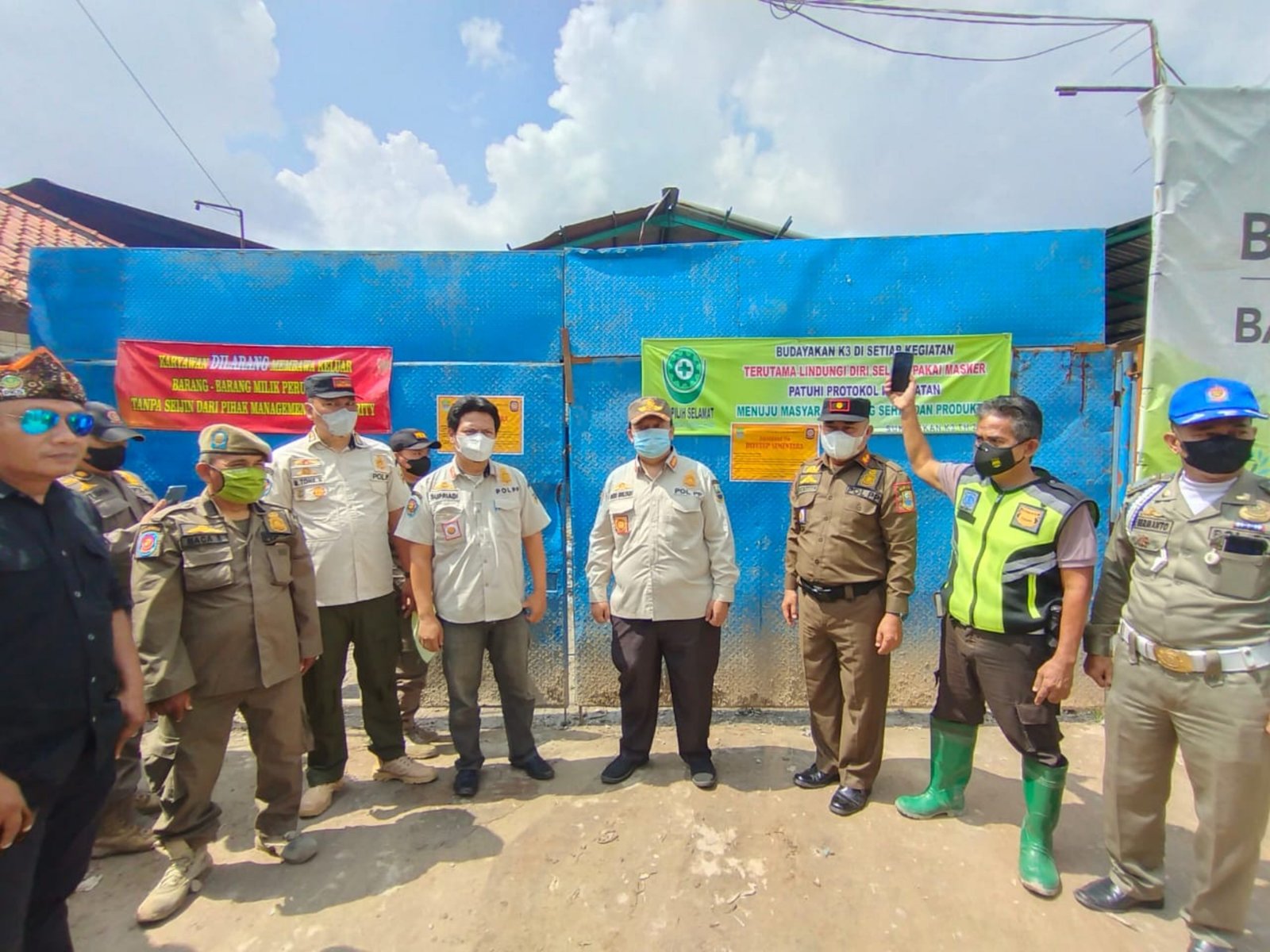 Lapak Limbah Tak Berizin Ditutup Pemkab Tangerang