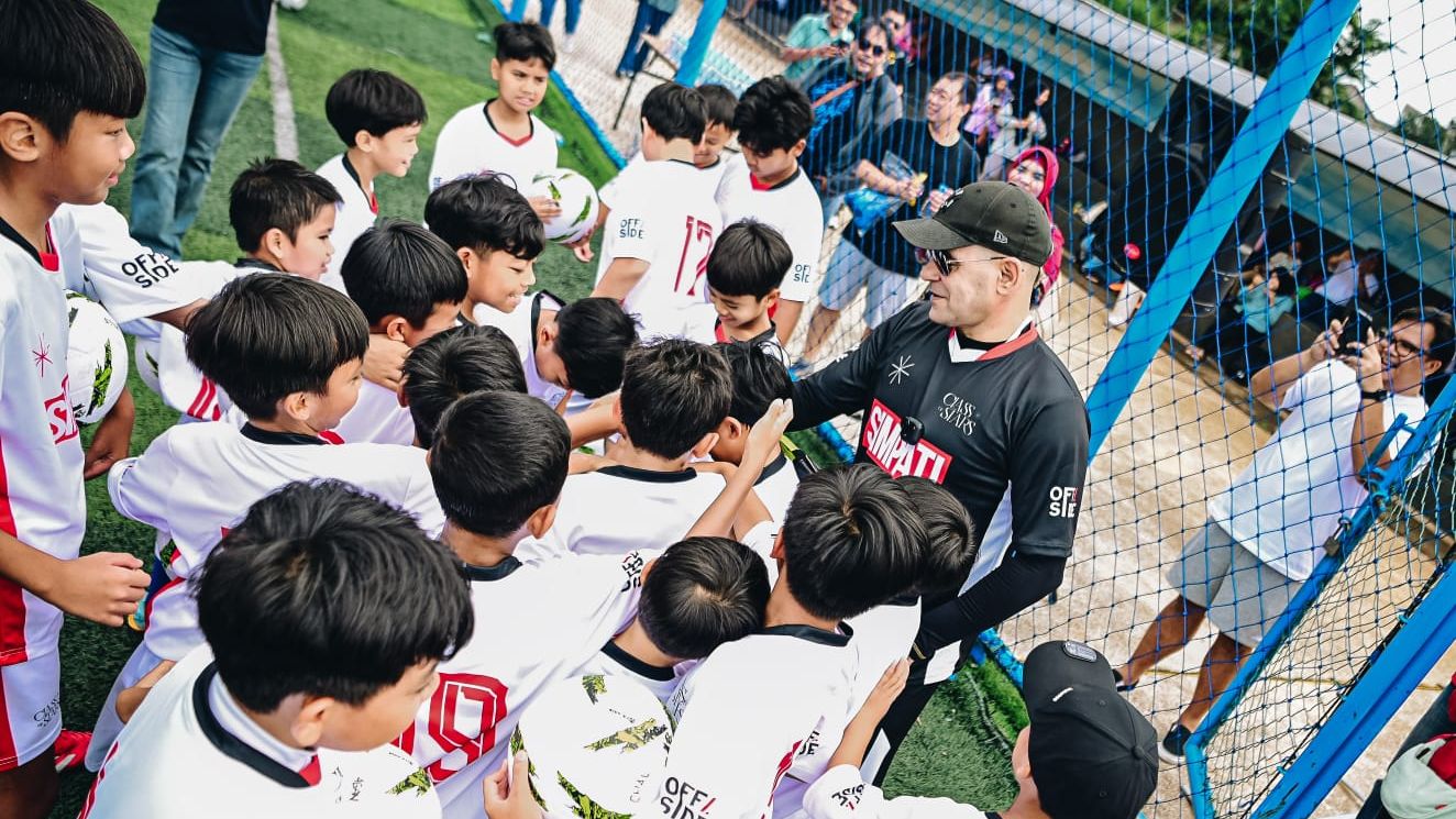 Sambut Legenda Manchester United Patrice Evra, Cristian Gonzales Bimbing 50 Anak di Class of Stars Tangerang