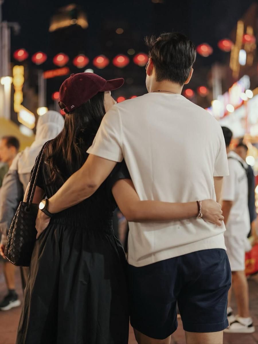 8 Potret Makan Maudy Ayunda dan Jesse Choi di Malaysia, Penuh Semangat!