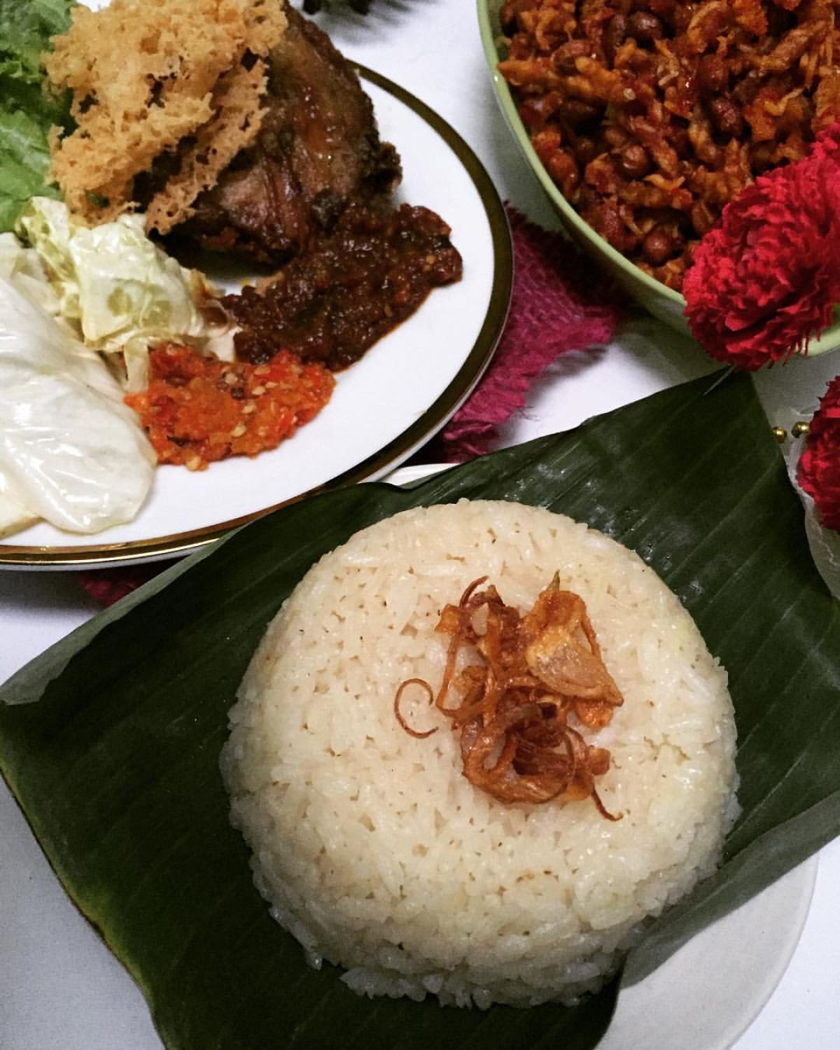 Nasi Campur Bali: Harmoni Rasa Dalam Setiap Suapan, Cerminan Kekayaan Kuliner Pulau Dewata