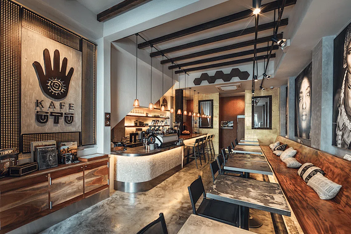 Kafe Yap Kumis: Raja Mie Aceh dan Indomie Bangladesh di Medan