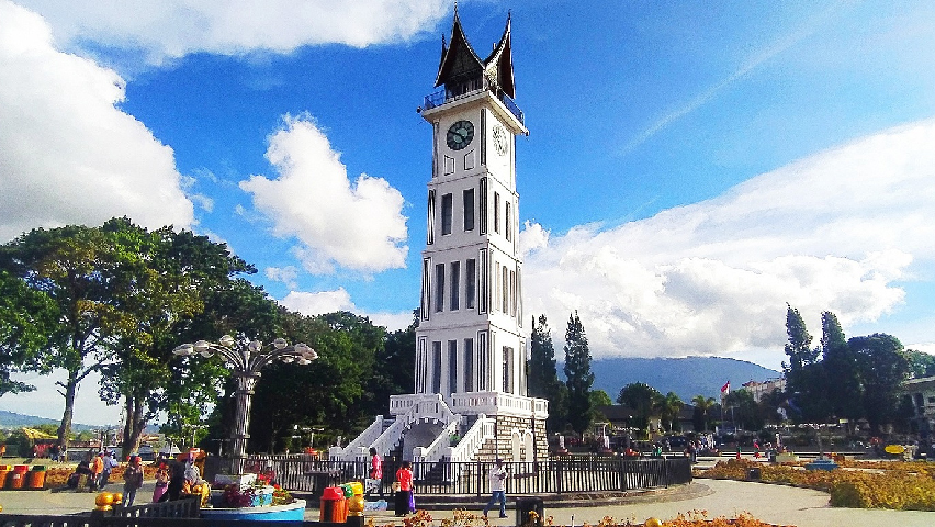 Jam Gadang: Ikon Bukittinggi Yang Memikat Hati, Lebih Dari Sekadar Menara Waktu