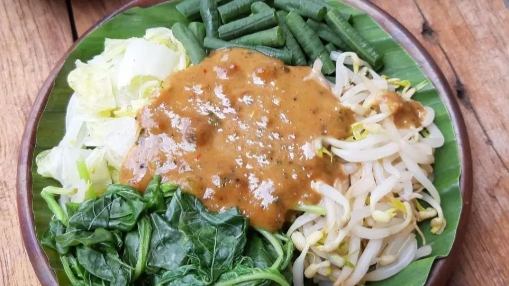 Pecel: Kelezatan Sayuran Berbalut Saus Kacang Yang Menggugah Selera