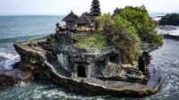 Pura Tanah Lot: Keajaiban Di Atas Batu Karang, Ikon Spiritual Dan Keindahan Bali Yang Tak Terlupakan