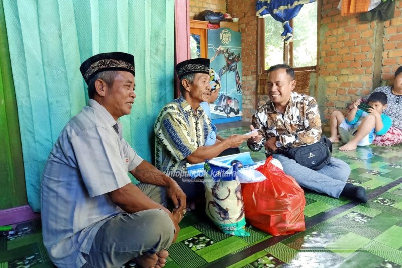 Yayasan Nur Albab Berikan Bantuan pada Lansia Kurang Mampu di Cilegon