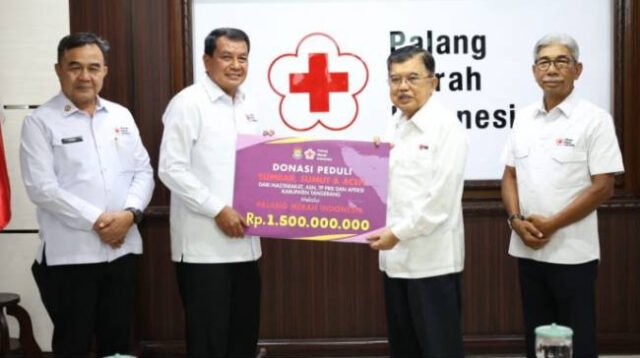 Bupati Tangerang Salurkan Donasi 1,5 M untuk Korban Banjir dan Longsor Sumatera