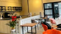 10 kafe dekat Stasiun Tanah Tinggi, cocok untuk nongkrong dan kerja santai