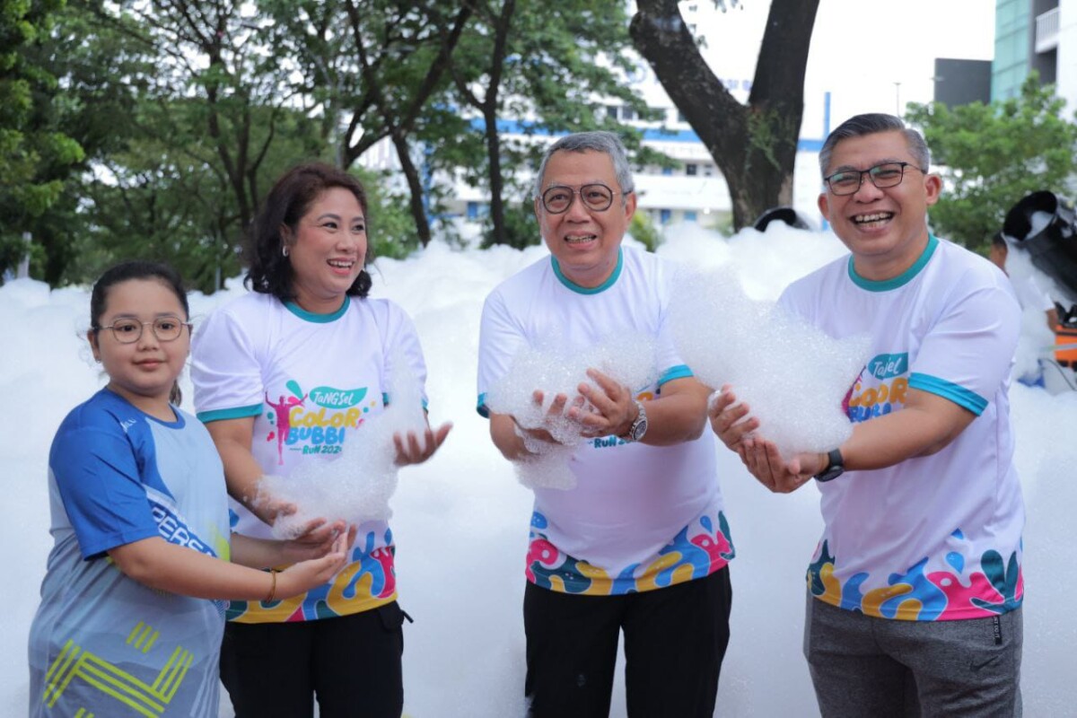 Ribuan Peserta Meriahkan Tangerang Selatan Color & Bubble Run 2025