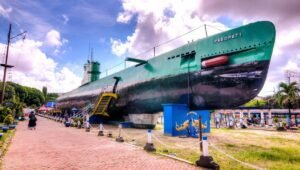 Monumen Kapal Selam Surabaya: Menjelajahi Kedalaman Sejarah di Jantung Kota Pahlawan