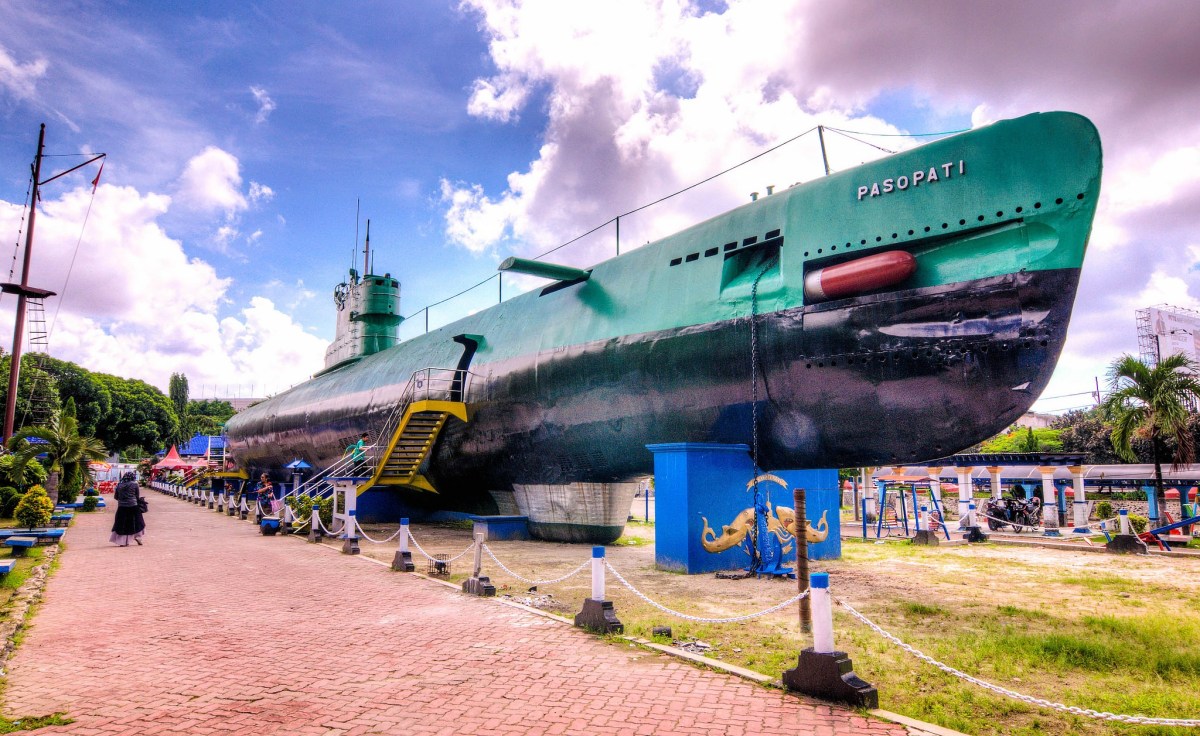 Monumen Kapal Selam Surabaya: Menjelajahi Kedalaman Sejarah di Jantung Kota Pahlawan
