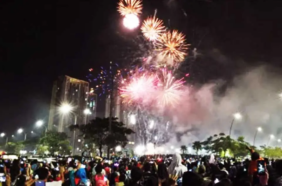 Rekomendasi tempat tahun baru di Tangerang, ada laser show menarik di The Breeze