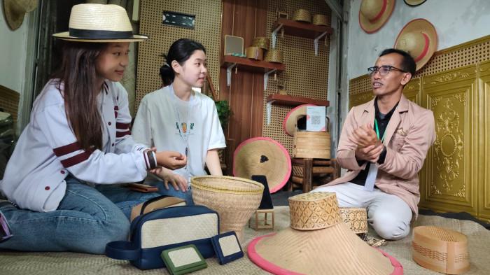 Kisah Buniayu: Kolaborasi LSPR dan Sentra Anyaman Bambu Tangerang Siap Go Internasional