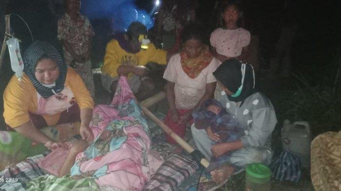 Ibu Hamil Melahirkan di Mobil Kepala Desa Malam Hari di Banten