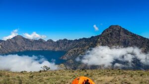 Gunung Rinjani: Keindahan Abadi di Atap Lombok yang Memikat Hati